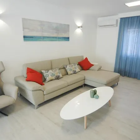 Вілла In Puerto Del Carmen Sleeps 8 Includes Swimming Pool And Air Con 9 Пуерто-дель-Кармен