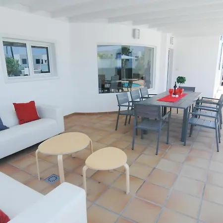 Vila In Puerto Del Carmen Sleeps 8 Includes Swimming Pool And Air Con 9