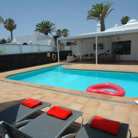 Vila In Puerto Del Carmen Sleeps 8 Includes Swimming Pool And Air Con 9 Puerto del Carmen (Lanzarote)