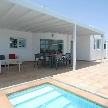 In Puerto Del Carmen Sleeps 8 Includes Swimming Pool And Air Con 9 Puerto del Carmen (Lanzarote)