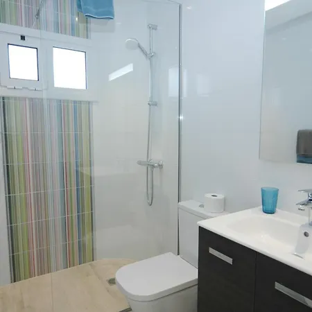Vila In Puerto Del Carmen Sleeps 8 Includes Swimming Pool And Air Con 9 *